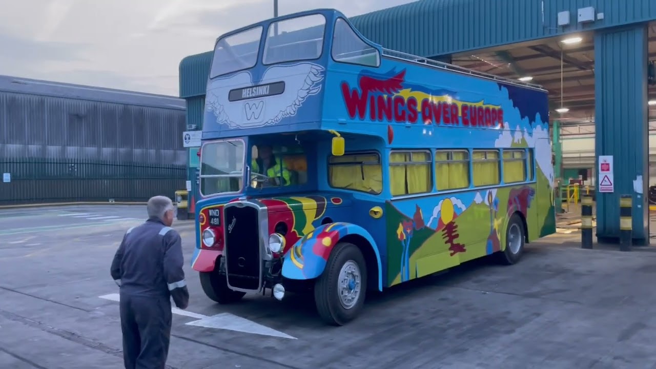 Reversing the WINGS bus into Wycombe depot before the 2023 SHOWBUSflyby