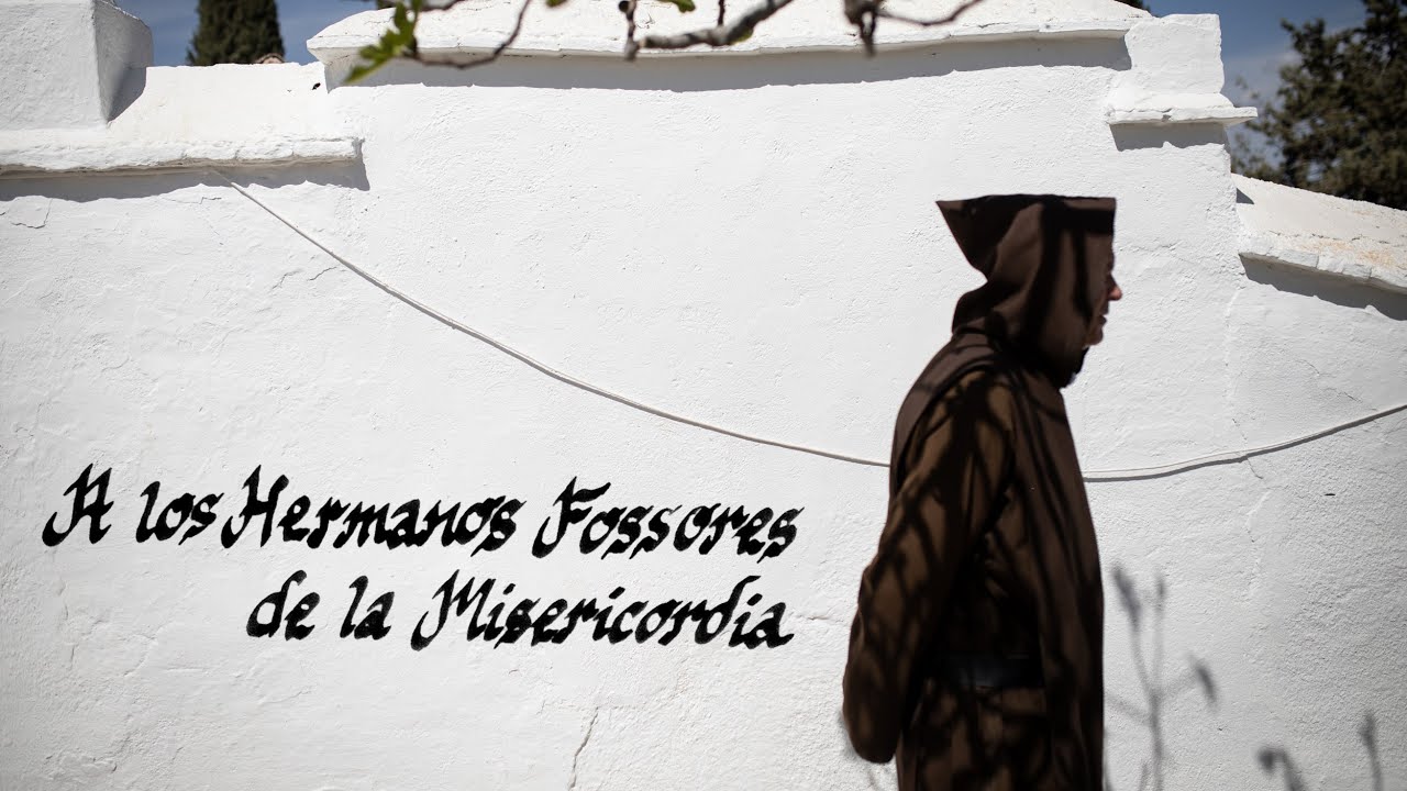 Los seis últimos Fossores de España, los frailes que cuidan de los muertos y viven en el cementerio.