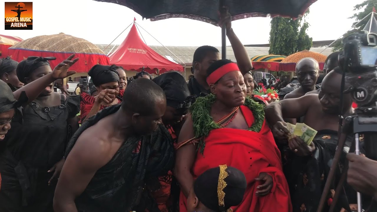 Watch How Nana Pramang Agogoso Hemaa Performed  During Her Mother's Funeral #gospelmusicarena