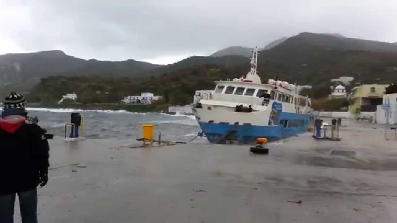 Ship in danger! - Το Παναγία Σπηλιανή κινδυνεύει μες το λιμάνι της Νισύρου