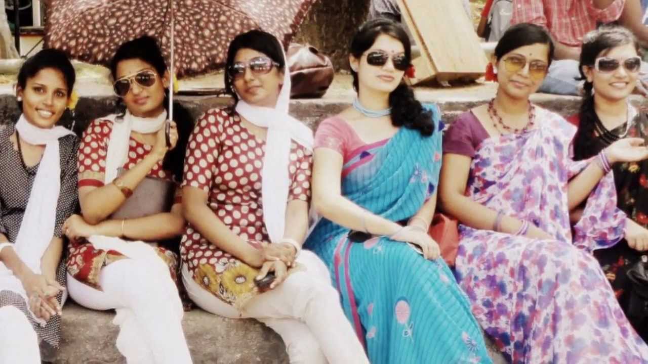 Mukhil Weds Bhavya From Riz..Its about 