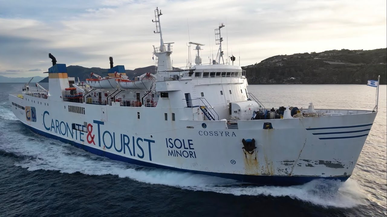 COSSYRA in arrivo a Lipari (Aerial video)