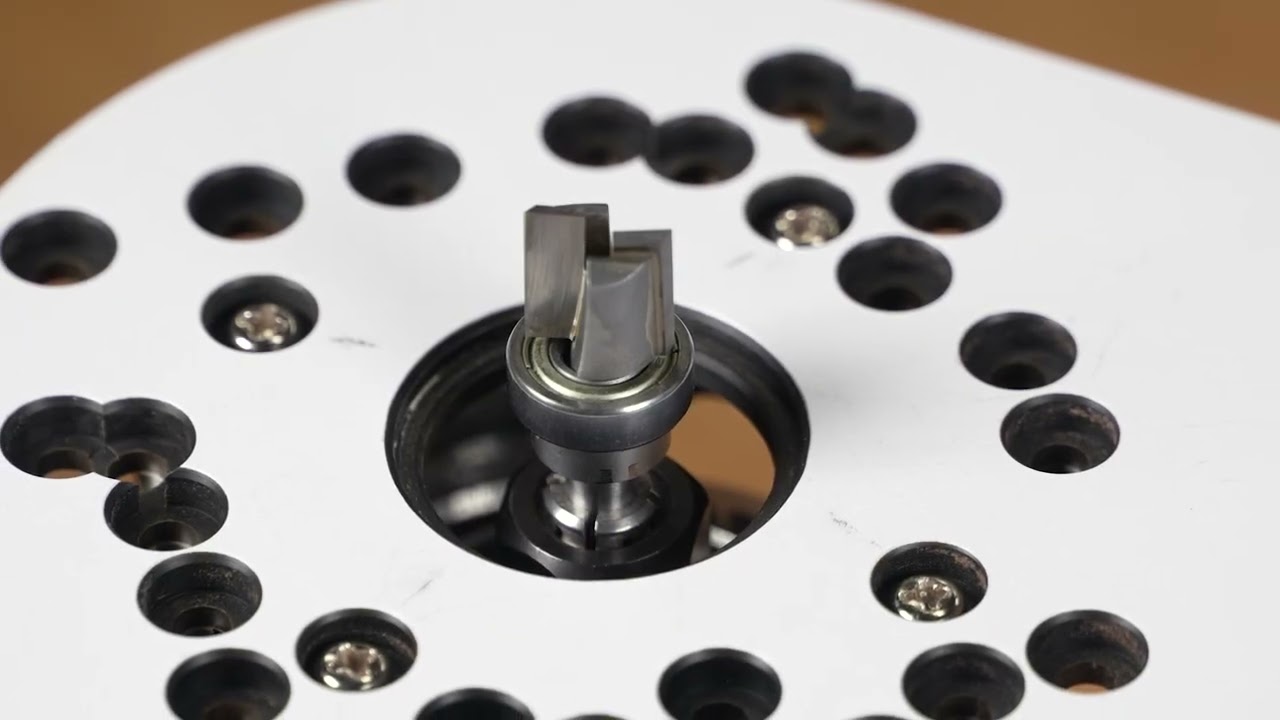 Безупречное врезание петель за секунды! С помощью сверл с твердосплавными наконечниками UltraShear.