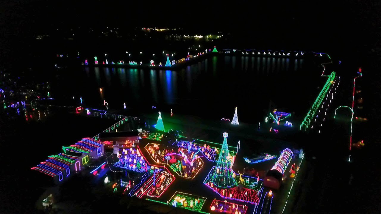 Register Family Wows with 'Lake Linda's Christmas Lights' - The Great Christmas Light Fight