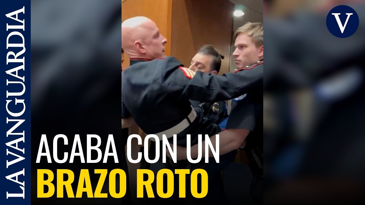 Un veterano de la Marina irrumpe en el Capitolio para protestar contra la guerra en Irán