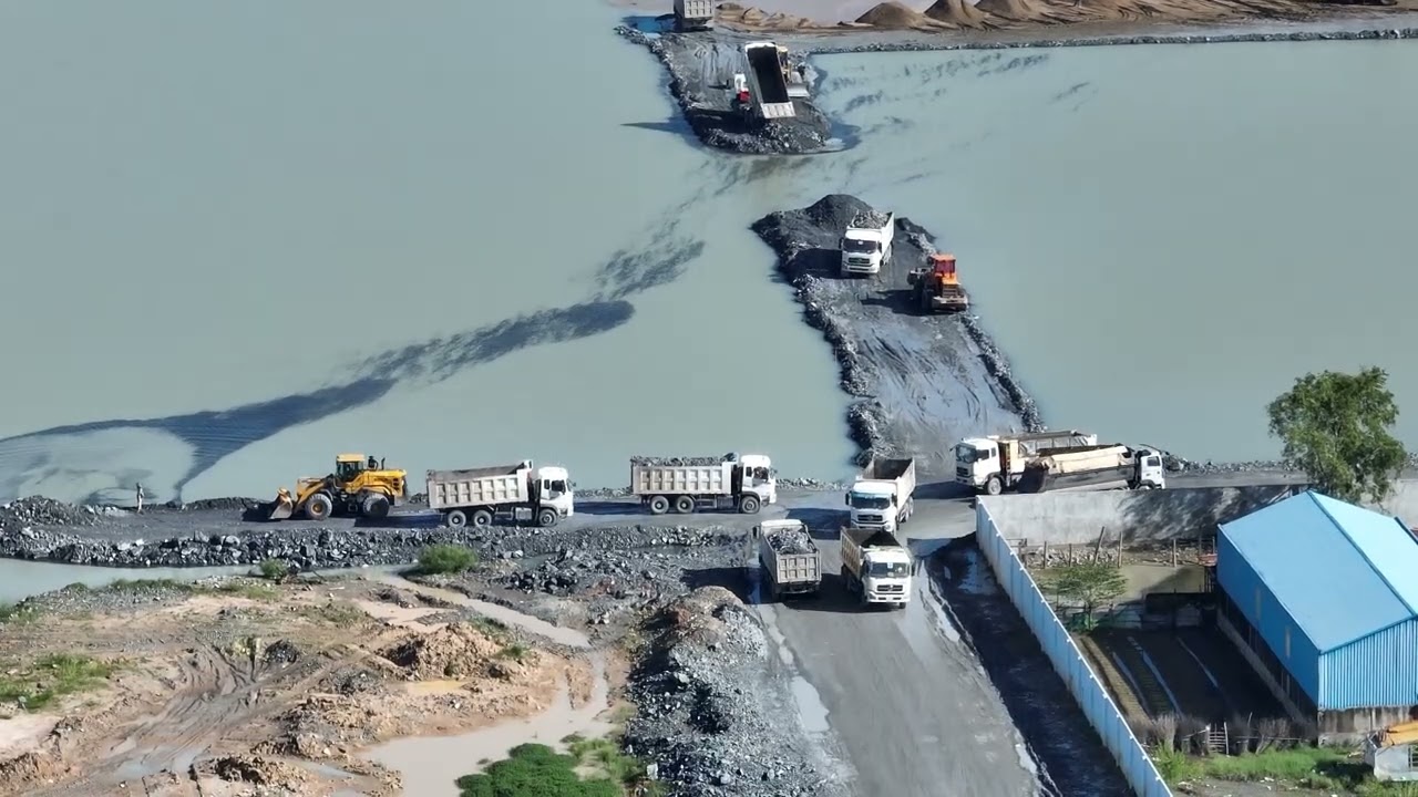 Activity!! Bulldozer SHANTUI Pushing Stone & Dump Truck 25T Big Stone