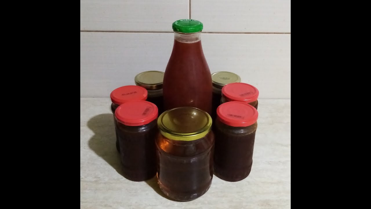 Варенье и сироп шиповника стоят 4 р за банку джема 370 мл и 3 р за банку сиропа 500 мл.