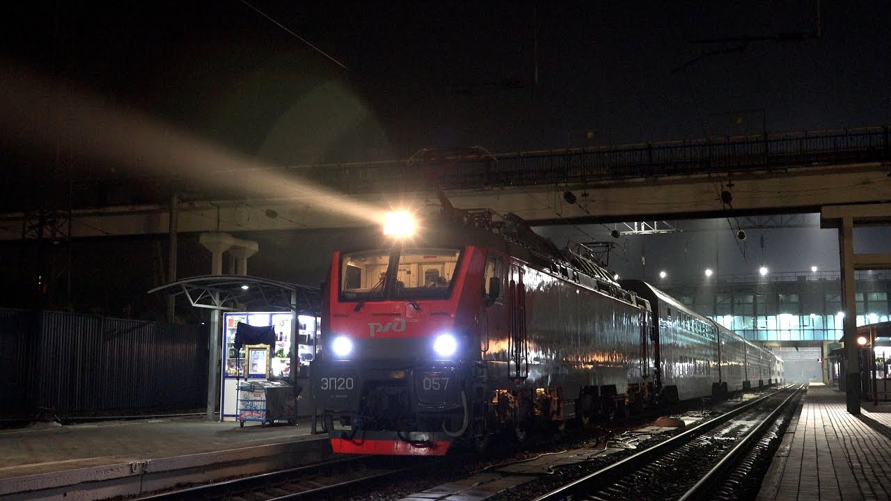 Электровоз ЭП20-057 с поездом №4 Москва — Кисловодск