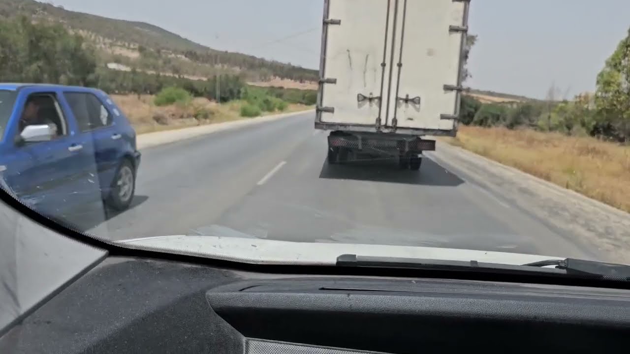 جولة عبر الطريق السيارة وطريق السلوقية بين الكاف/تونس عبر محول مجاز الباب طريق مهترئة تتوجب إصلاحات