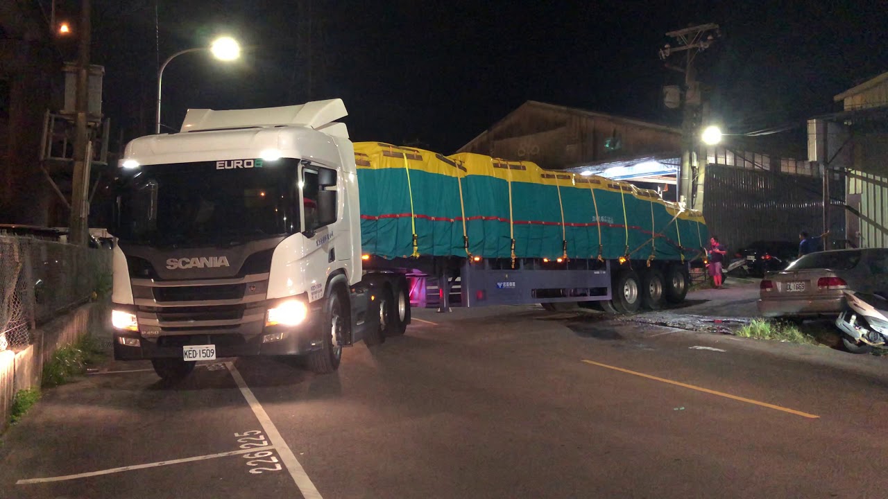 拖車司機~拖車真的太長了倒車進不去再加油一點
