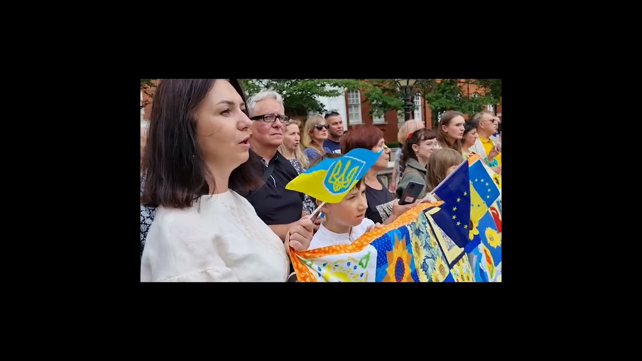Albert Hall, 2022. Reaction to Ukrainian Freedom Concert and unfurling of the Sunflower Patchwork