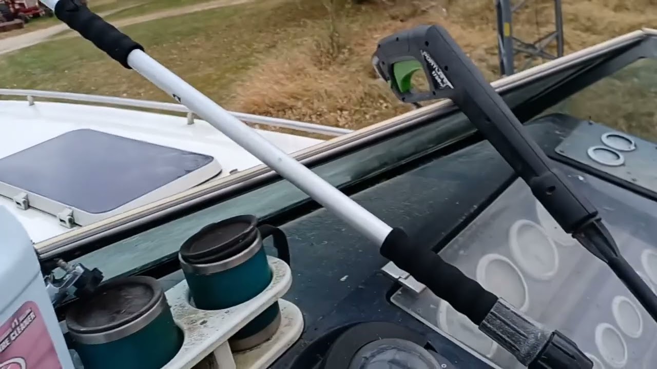 1985 Chris craft stinger 312 limited resurrection part 2. taking off years of scum.