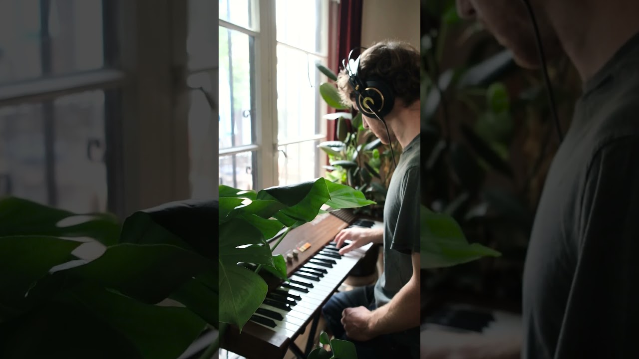 Trying Out Sounds On A Rare Vintage Roland Synth