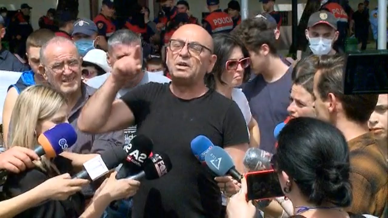 Lirohet nga burgu dhe Robert Budina: Shemb&euml;n muret por jo simbolin, ai &euml;sht&euml; n&euml; zemrat tona