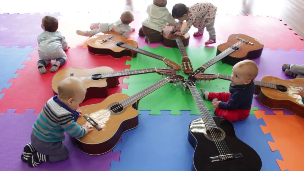 Musicalização com bebês e com mamães cantantes - bebês de 3 a 9 meses