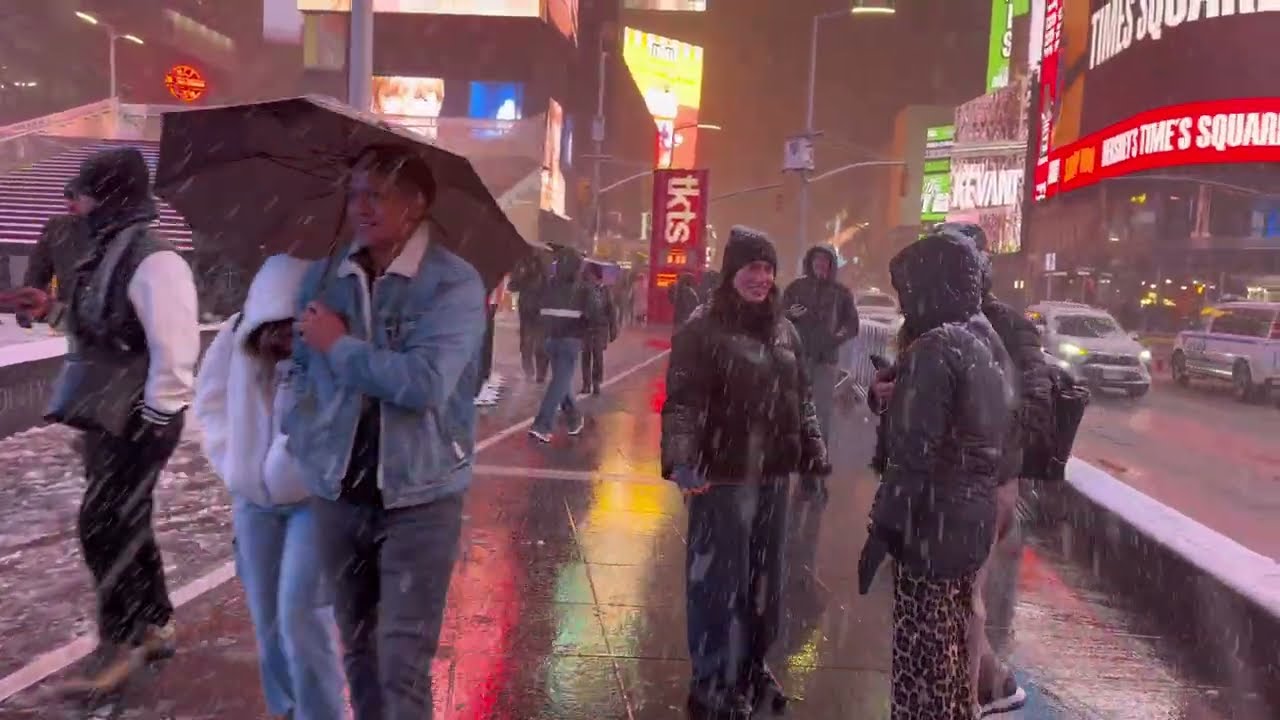 NYC Blizzard Turns Times Square Into a Movie Scene 🎬❄️