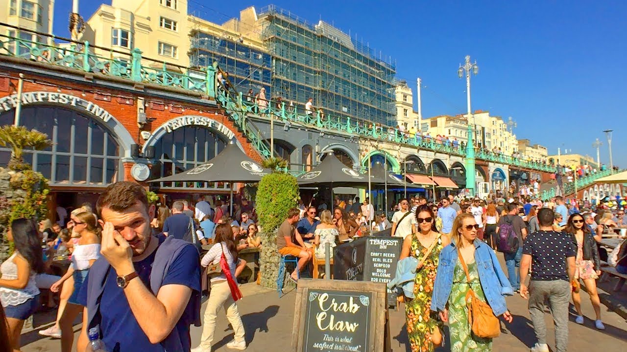 BRIGHTON BEACH PROMENADE WALK with Crowds Enjoying the Sun, Beach Bars, Stalls, Pier, i360 | England