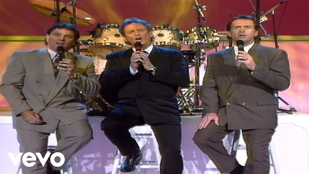 Bill & Gloria Gaither - Sweet Beulah Land [Live] ft. The Gatlin Brothers, Squire Parsons