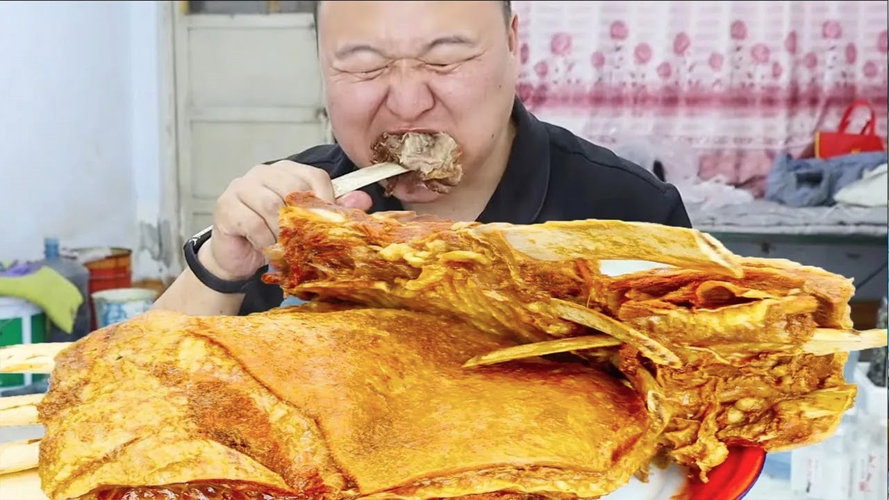 20斤牛排做酱焖牛排，阿强配辣椒秘制蘸料，小味道绝了！ |Mukbang【cram阿强】