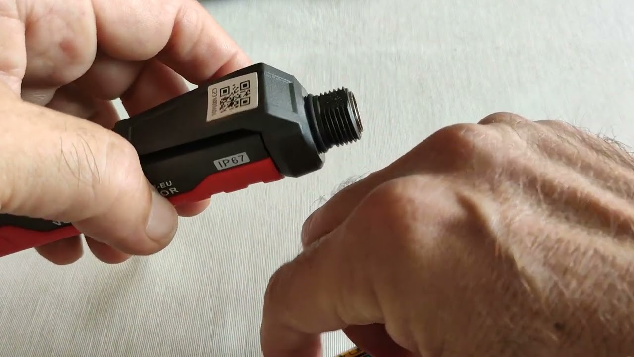 Unboxing UNI-T UT12E-EU AC Voltage Detector, UNI-T UT07 Socket Tester