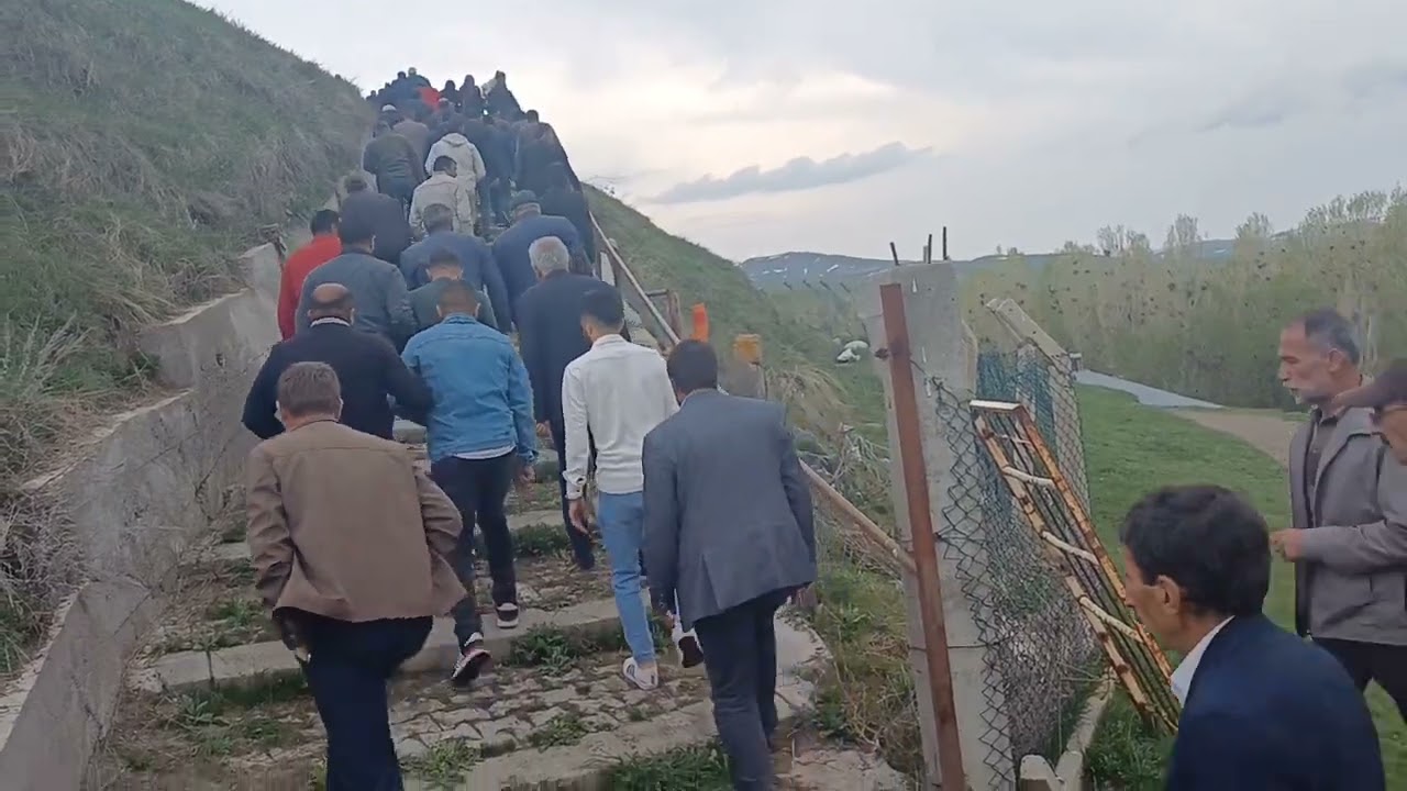 Malazgirt’te kanserden yaşamı yitiren genç toprağa verildi. göz yaşları sel oldu