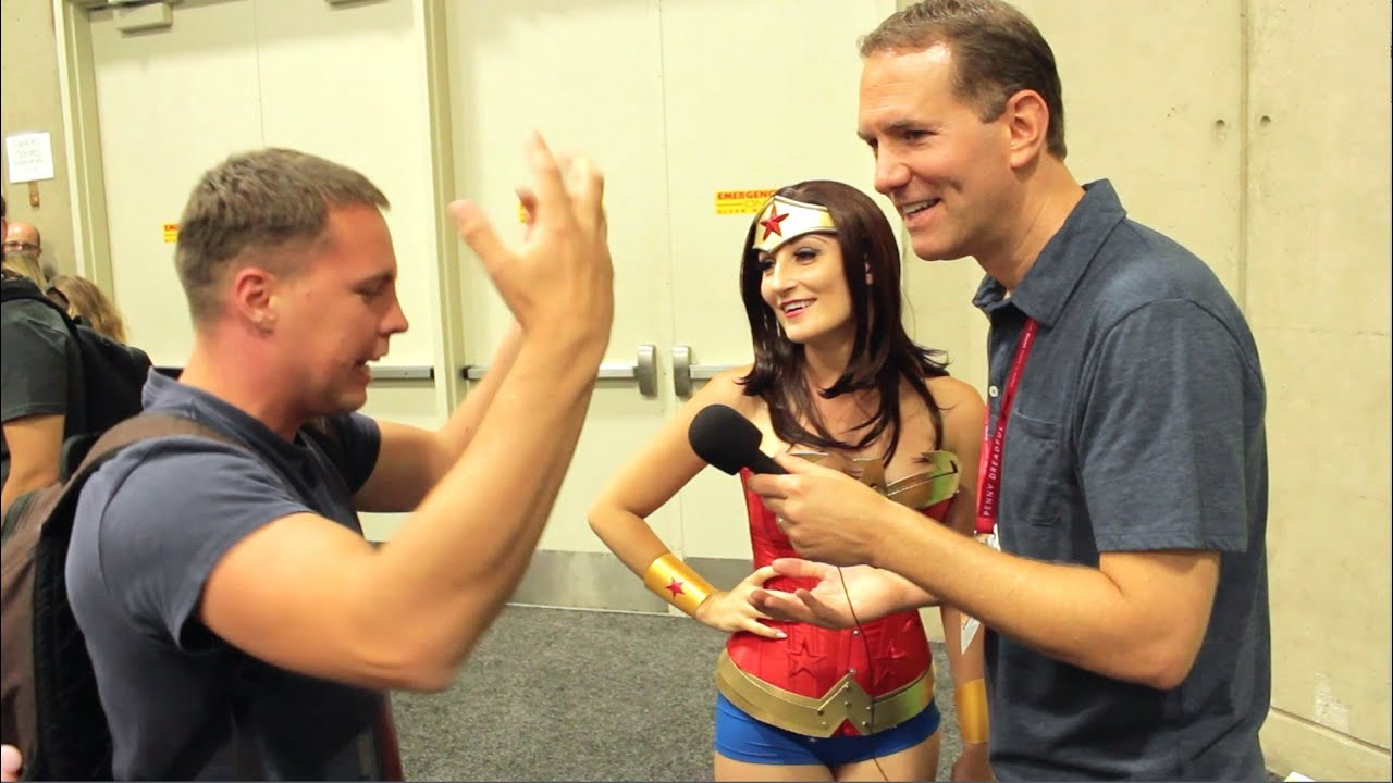 Excited Fan Crashes Wonder Woman at Comic-Con 2014 (full clip)