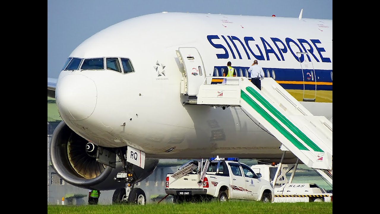 [FULLHD]LIVE ATC EMERGENCY LANDING Singapore Airlines Boeing 777 SQ425 9V-SRQ KUL Kuala Lumpur