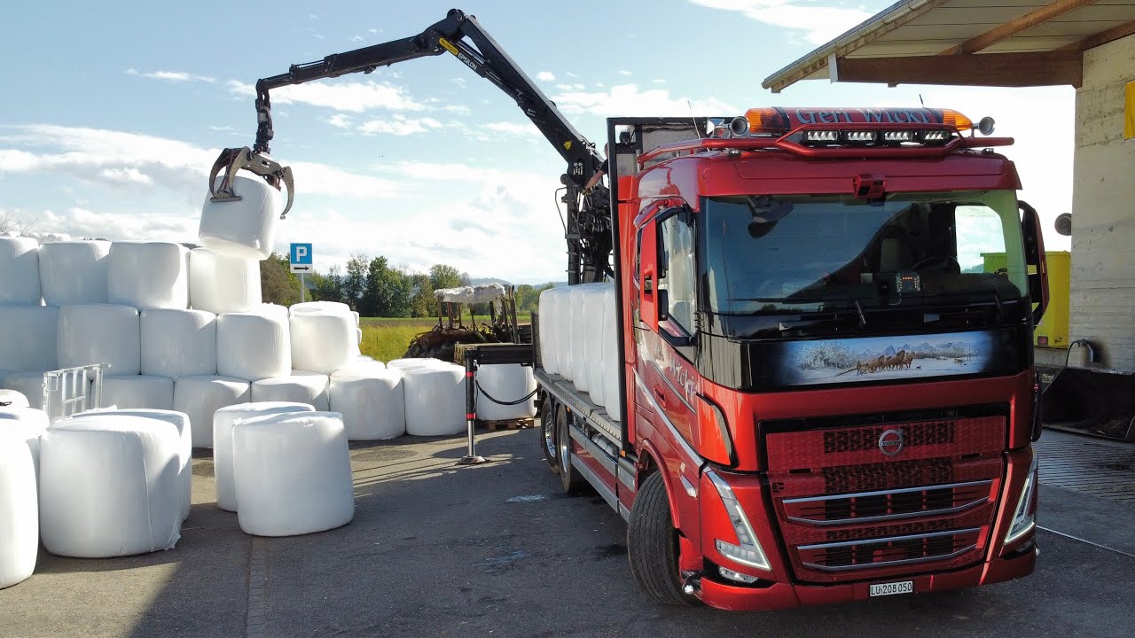 Geri Wicki Transporte Mais-Ballentransport im Berggebiet