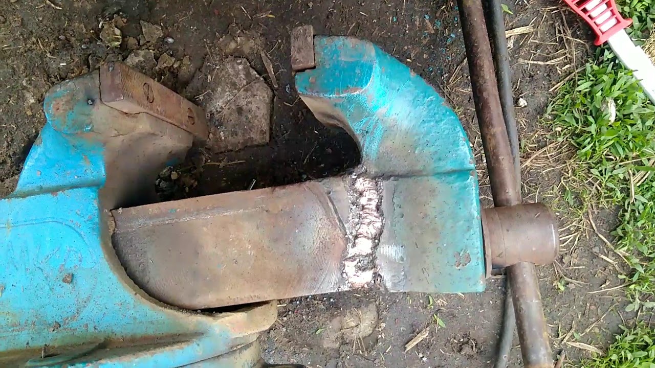 Сварка чугунных тисков дедовским способом.