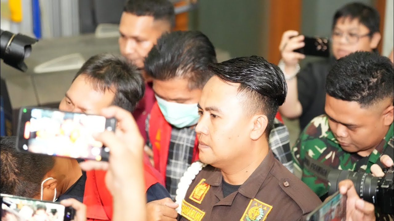 Pers rilis OTT Kejati Sumsel, anggota DPRD Kab.Muara Enim (KT) Dan anaknya