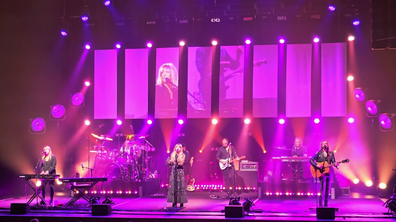 Say You Love Me, performed by Rumours Of Fleetwood Mac, Live @Guildford