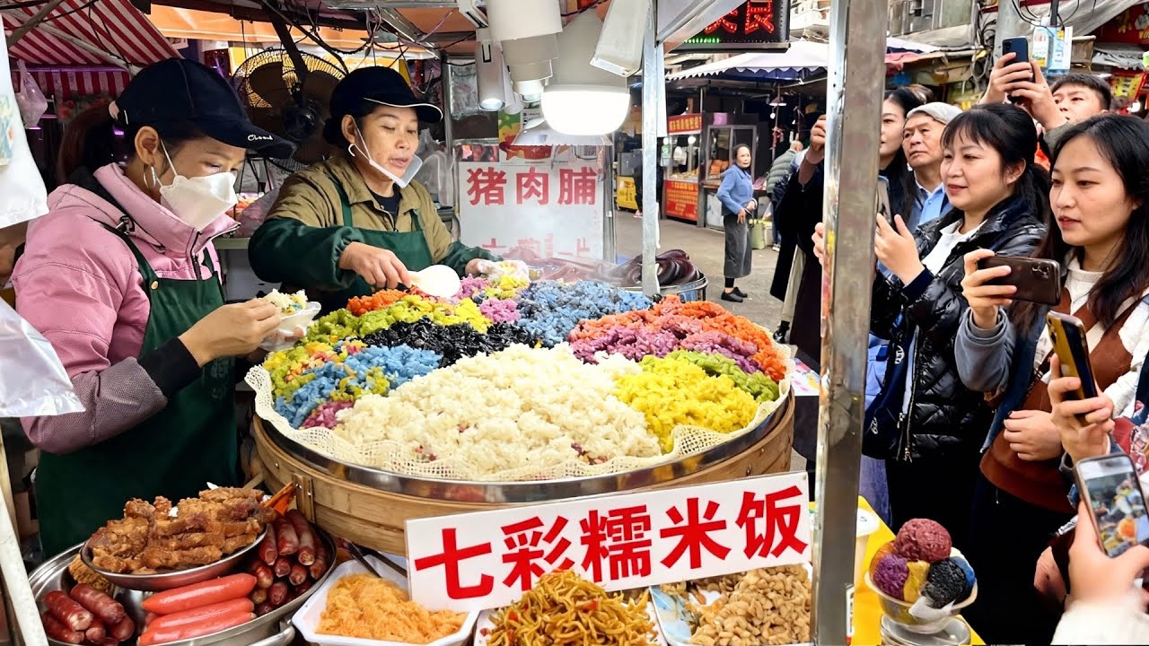 中国广西超火爆的早餐美食街VS超人气的夜市美食广场！麻辣毛豆腐，七彩糯米饭，假蒌油饼，特色水果酸野，软糯的水油堆，香甜的绵绵糕，现榨甘蔗汁，拳头大的本地金桔，从早餐的碳水满足，到夜市的美食狂欢！
