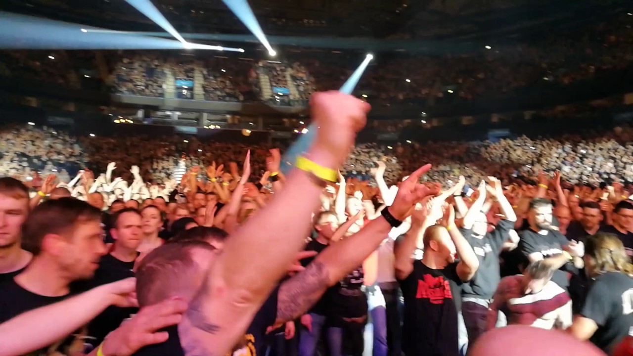 Böhse Onkelz Hamburg 13.12.16 Auf gute Freunde Pogo