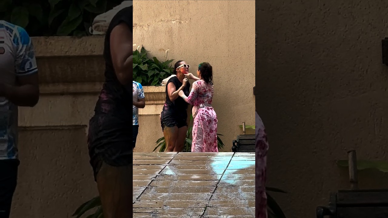 🤩 HOLI CELEBRATION #sohaalikhan and #nehadhupia play #holi with their #family #happyholi #shorts