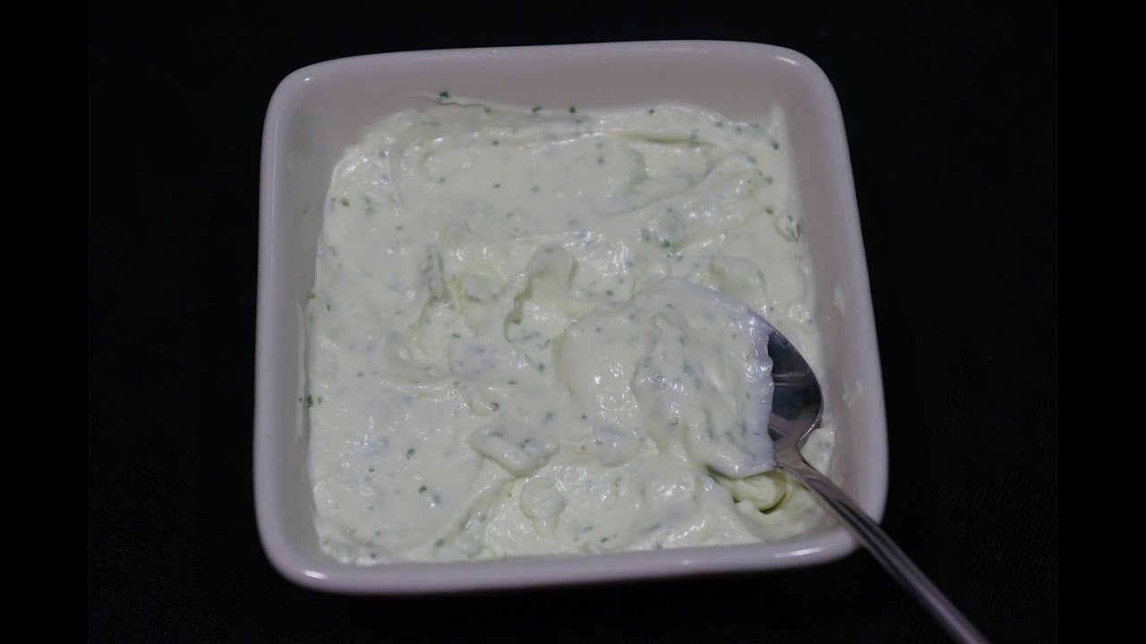 Mayonesa de ajo y perejil o falso alioli