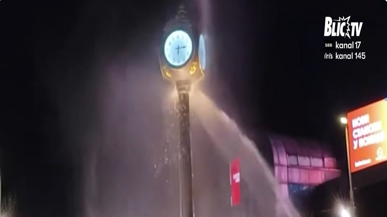 Sat na Trgu republike se pokvario: Da li je ovo mogući razlog?