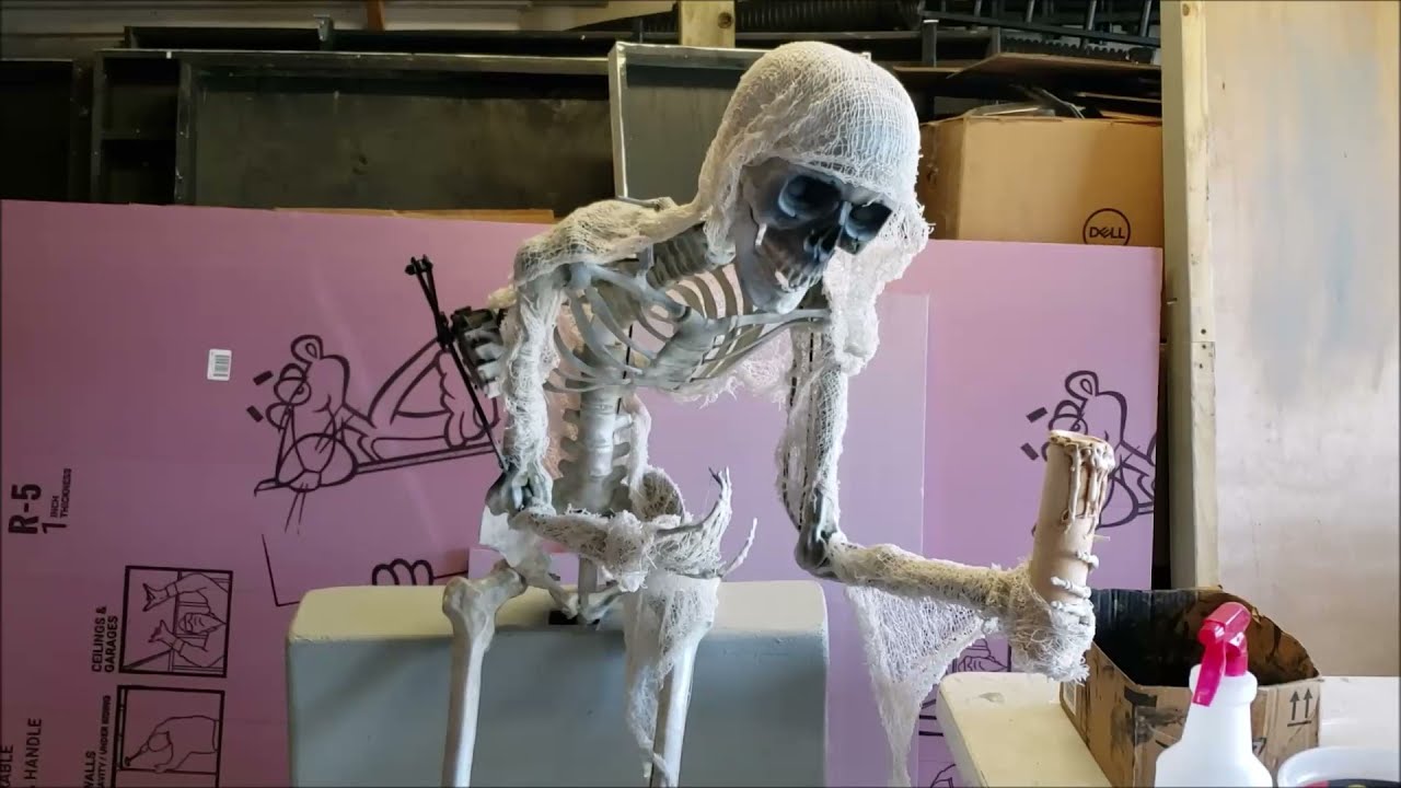 Blanck Mortuary Leering Larry prop