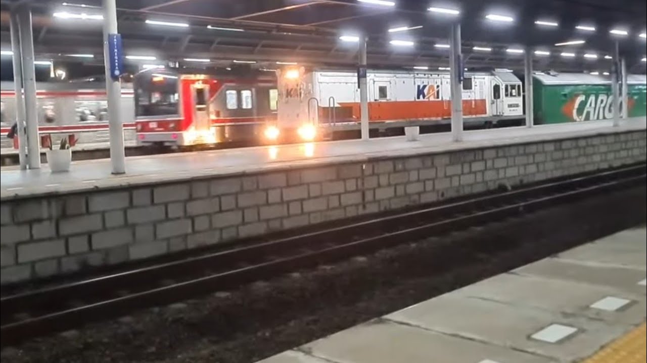 NONTON RAMAINYA KERETA API KRL SPESIAL 2026 STASIUN SIBUK JAKARTA,ARGO SEMERU,PANDALUNGAN,KRL CINA