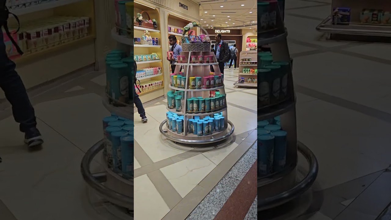 Airport pe badmasi #trending #travel #delhi #shortvideo #airport 