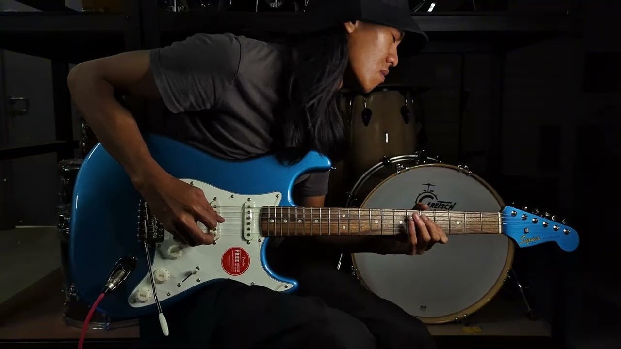 Squier Limited Edition Classic Vibe '60s Stratocaster HSS - Lake Placid Blue
