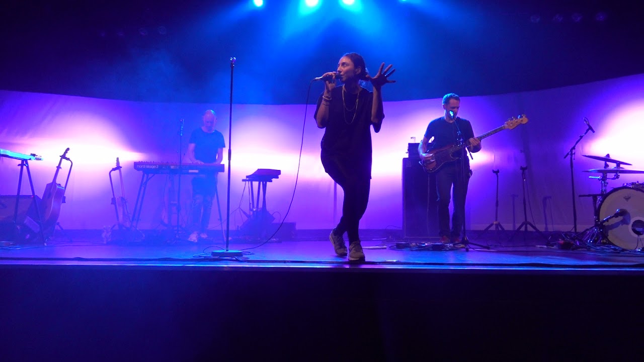Intergalactic Lovers - Bobbi - De Zwerver