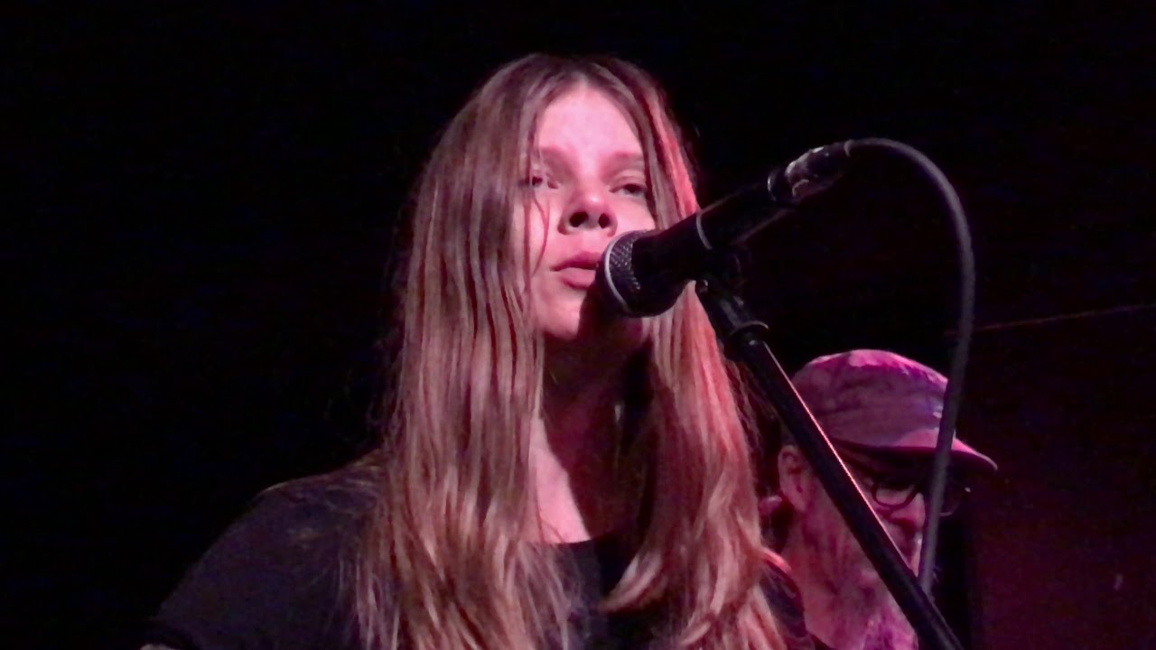 Sarah Shook & The Disarmers 
