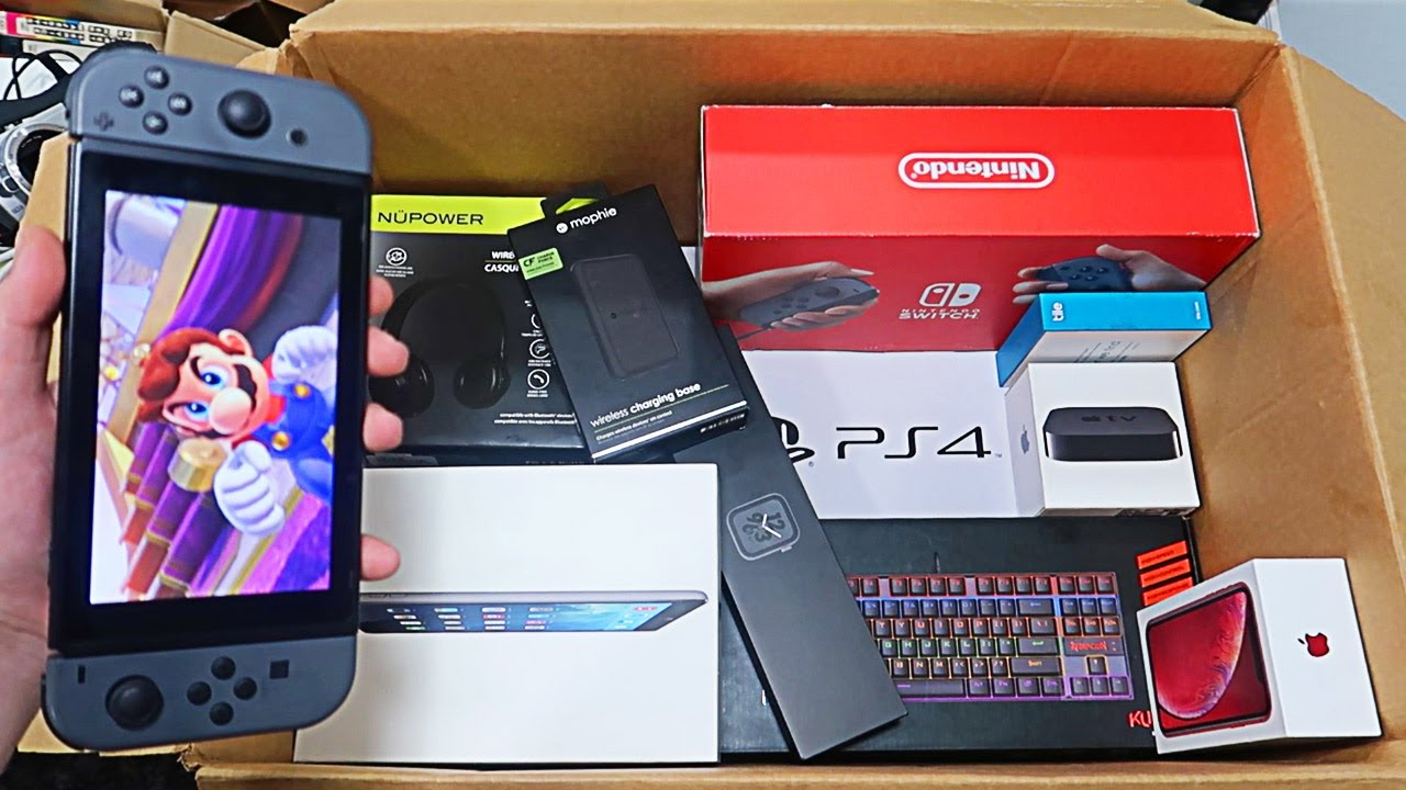 BEST BUY DUMPSTER DIVING JACKPOT!! FOUND NINTENDO SWITCH!! BIGGEST BEST BUY DUMPSTER DIVE JACKPOT!!
