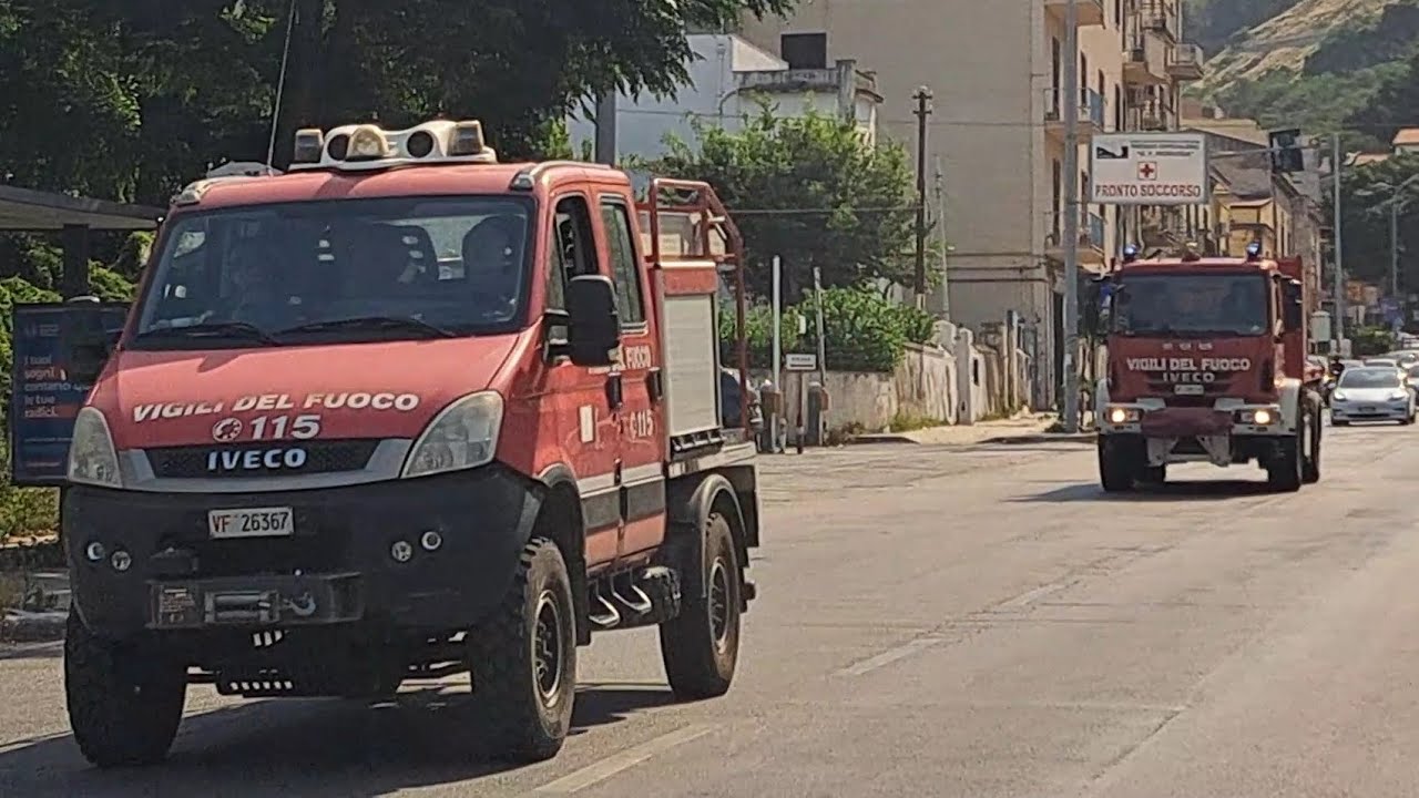 Passaggio AIB iveco daily sherpa + ACT iveco eurocargo squadra boschiva vigili del fuoco in sirena