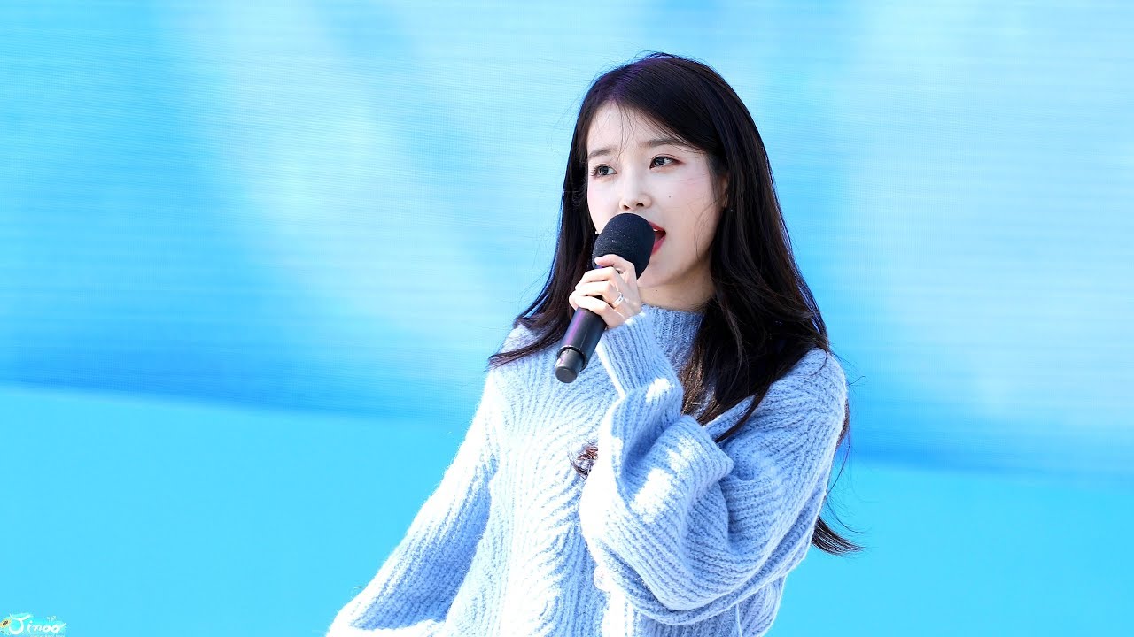 [4K] 180930 아이유 '금요일에 만나요' 직캠 IU 'Friday' fancam (삼성카드 홀가분 마켓) by Jinoo