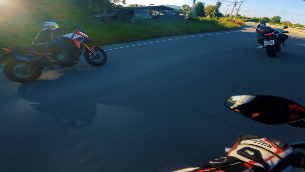 Streetfighter V4S vs Multistrada V4 PikesPeak (2)