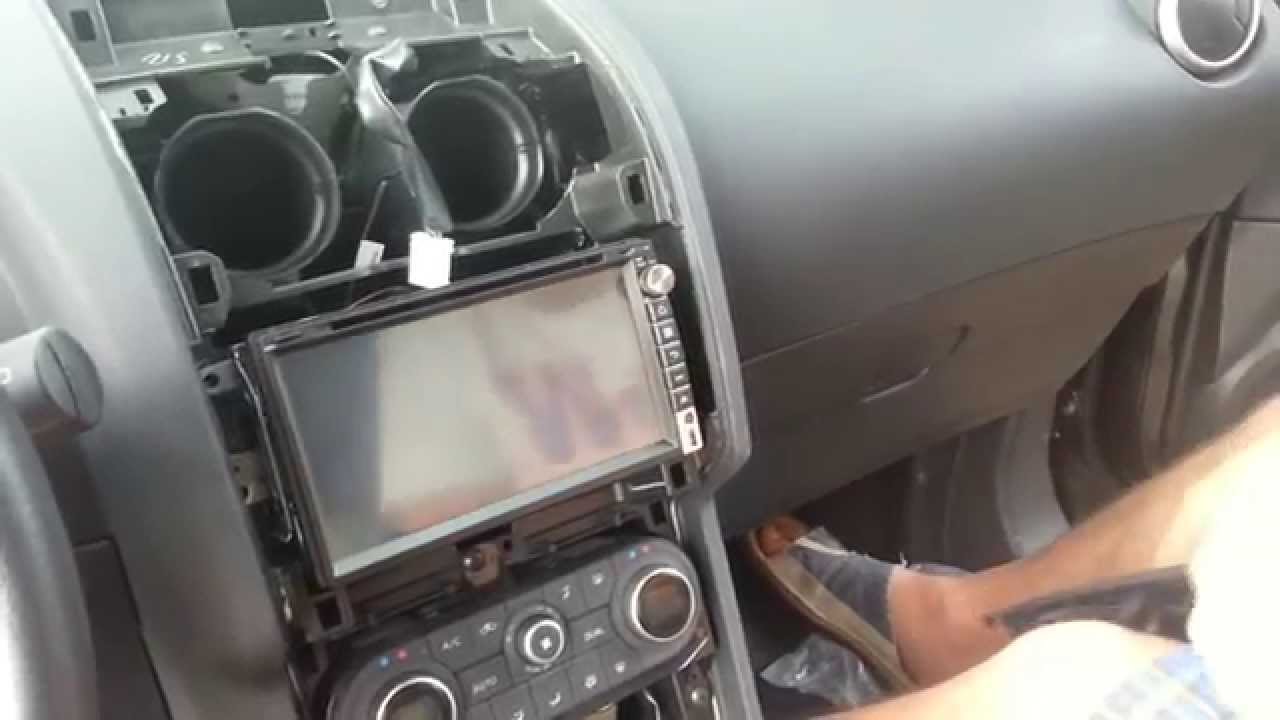 Smontaggio e Installazione autoradio Nissan Qashqai, comandi al volante da autoaudio.it