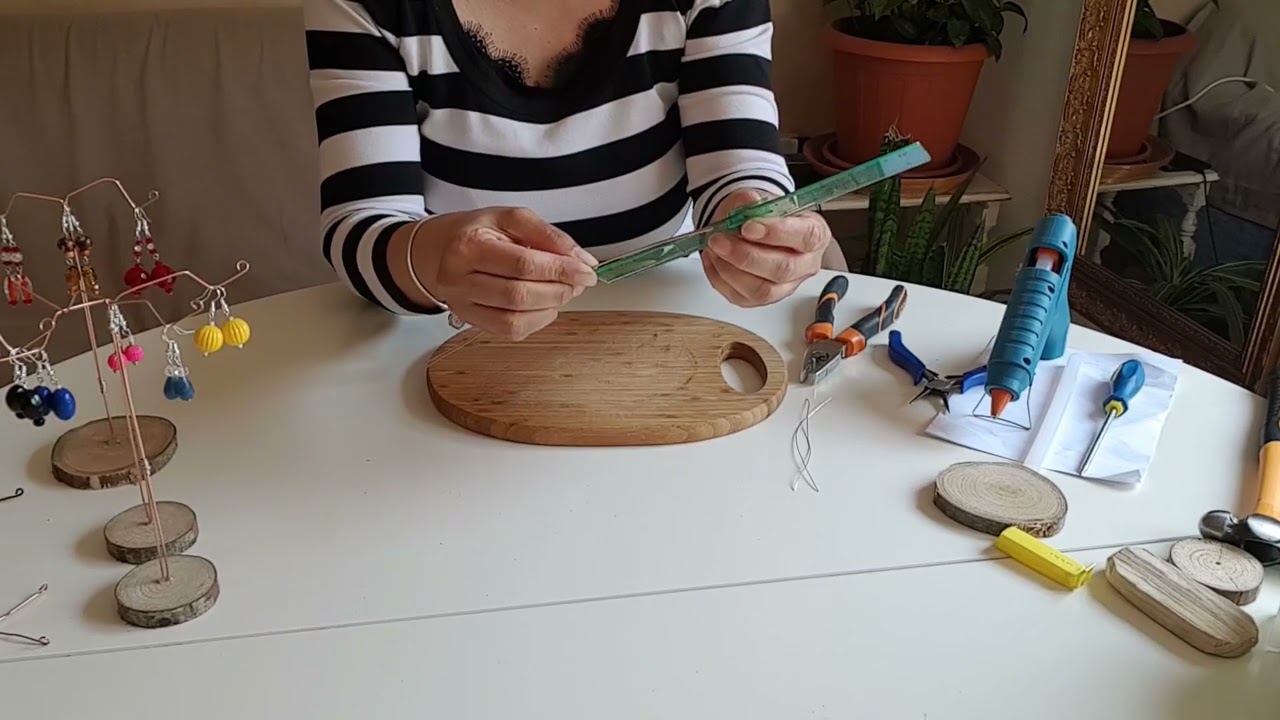 fai da te facile e veloce. Espositore di orecchini //DIY quick and easy. Earrings display