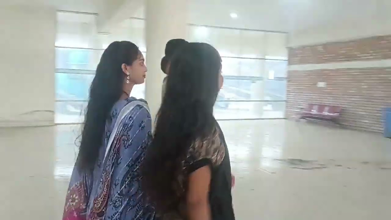 বাবার বাড়ি থেকে যখন ভাই বৌদি আমাকে দেখতে আসে তখন মনে অনেক খুশিলাগে