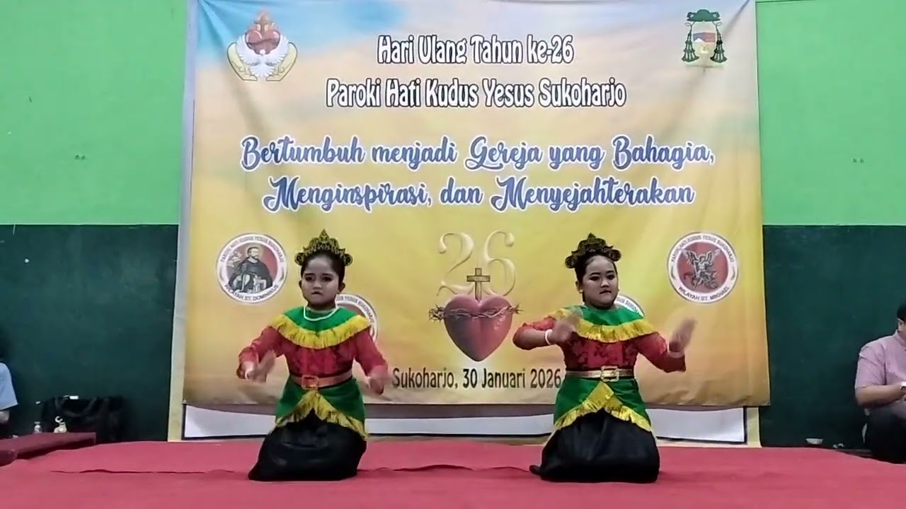 Tari Candik Ayu oleh Gracia dan Angeline 